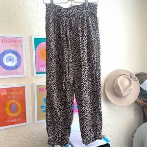 American Eagle Pants M Jogger SOFT Light animal print pocket comfy Tan Black